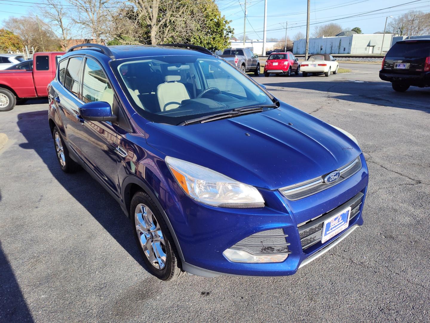 2015 Blue Ford Escape (1FMCU9G91FU) , located at 5700 Curlew Drive, Norfolk, VA, 23502, (757) 455-6330, 36.841885, -76.209412 - Photo#4